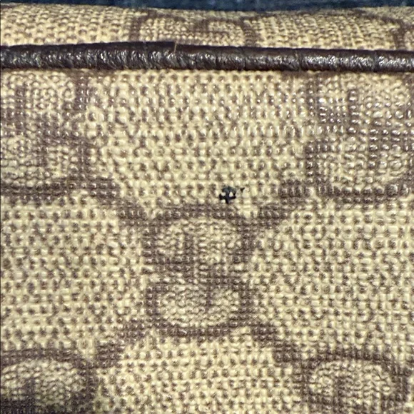 Gucci Supreme Camera Crossbody Bag - Picture 8 of 15